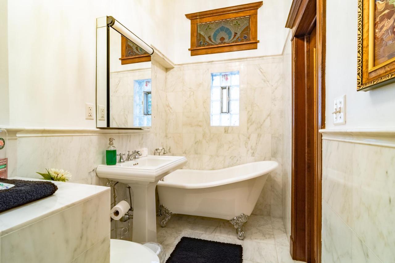 Luxurious Classic Gold Coast Villa For 12 Guests Chicago Luaran gambar