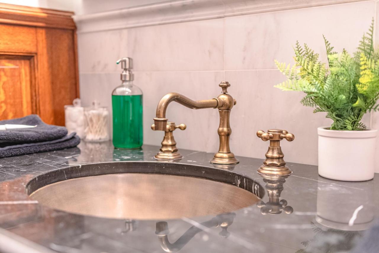 Luxurious Classic Gold Coast Villa For 12 Guests Chicago Luaran gambar