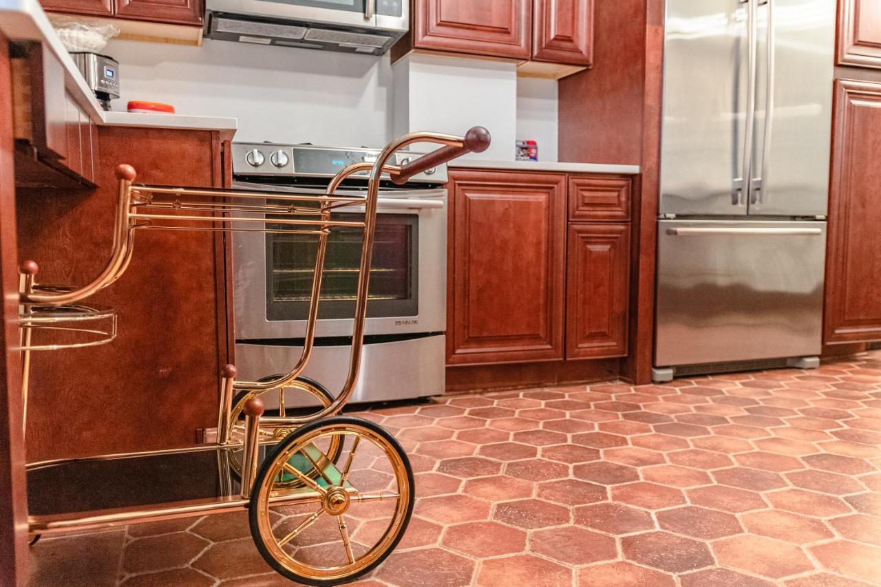 Luxurious Classic Gold Coast Villa For 12 Guests Chicago Luaran gambar